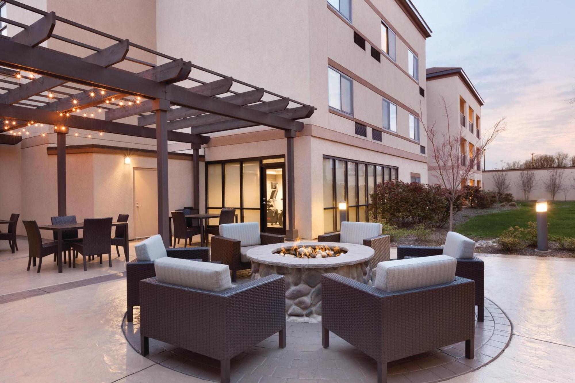 Courtyard Charlotte Airport North Hotel Kültér fotó